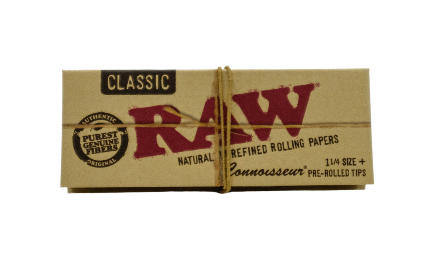 RAW CONNOISSUER 1 1/4 ROLLING PAPER WITH TIPS