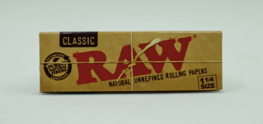 RAW CLASSIC 1 1/4 ROLLING PAPER